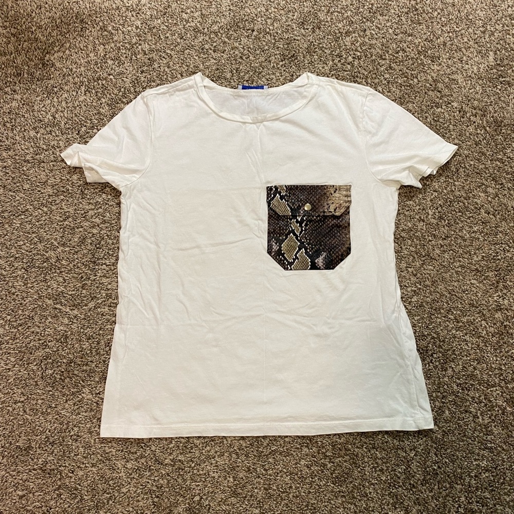 Zara Womens  Size Medium White Short Sleeve Crewneck Tee T Shirt W Phython Print